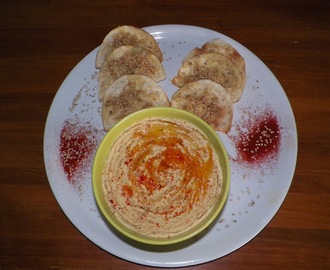 Hummus (Crema de Garbanzos) y Pan Pita con semillas.