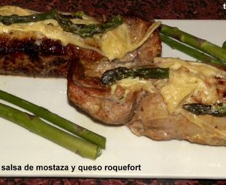 Solomillo (lomito) de cerdo con salsa de mostaza, espárragos  y queso roquefort: