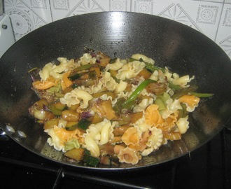Wok de verduras con pasta