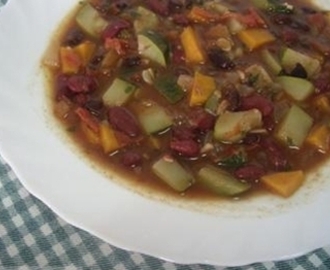 Sopa toscana de porotos y verduras