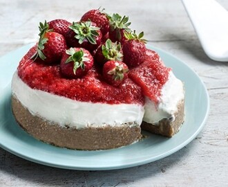 Cheesecake  με αληθινό ζελέ φρέσκιας φράουλας , από την Αργυρώ μας!