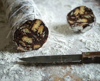 Ρολό σοκολάτας με μπισκότα και καρύδια