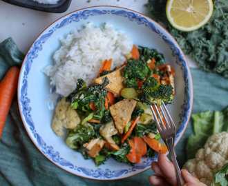 Enkel grönsakswok med tofu