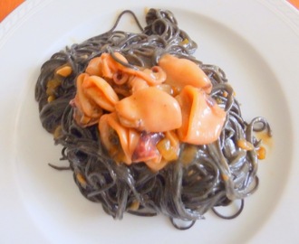 Espaguetis negres amb calamarcets