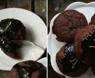 Řepové muffiny s čokoládovou polevou a rozmarýnem