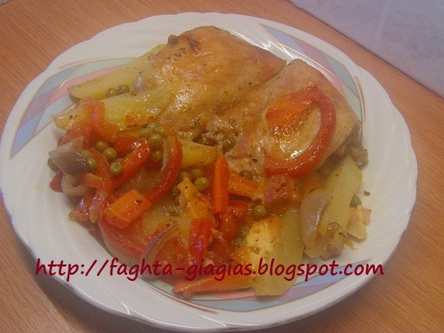 Κοτόπουλο με λαχανικά στη γάστρα