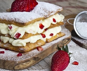 Μιλφέιγ με λευκή σοκολάτα και φράουλες, από τον Άκη Πετρετζίκη και το glikessintages.gr της NESTLE!