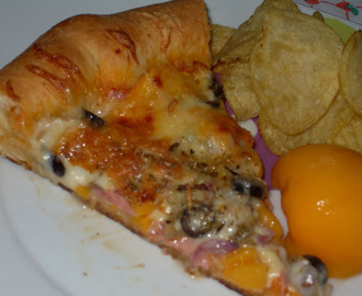 Pizza  de Fiambre Queijo e Pêssegos