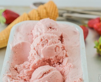 Παγωτο με καραμελωμενες φραουλες | Roasted Strawberries Ice Cream