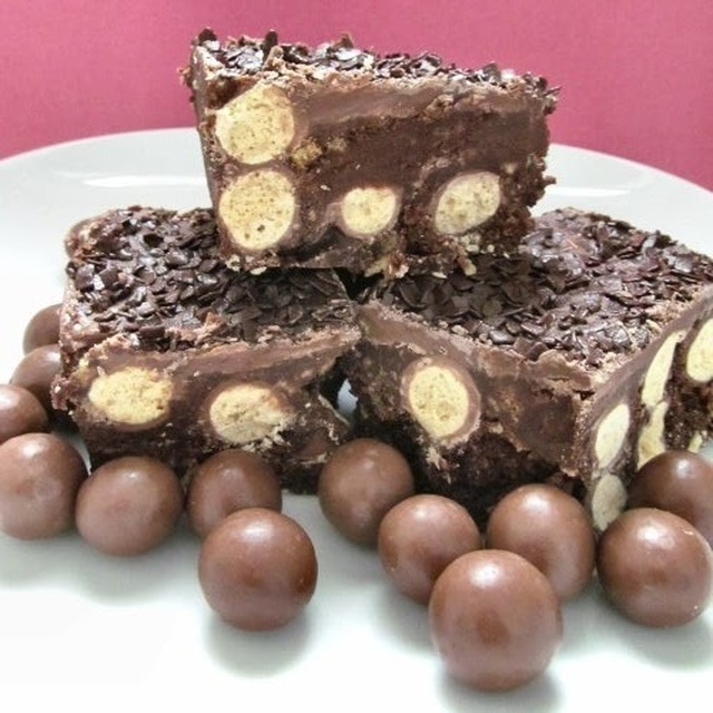 Πανεύκολο σοκολατένιο γλυκό ψυγείου με maltesers με 5 υλικά