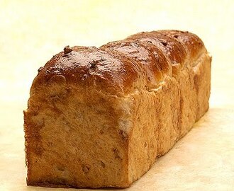 Pan de molde con pasas y nueces