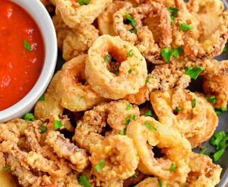 Fried Calamari - How To Make Crispy Fried Calamari At Home | Calamari recipes, Seafood dinner, Fried calamari