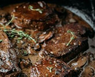 An easy, excellent recipe for filet mignon. The mushroom wine sauce is mouthwatering and tastes gourmet. This filet mignon… | Recipes, Filet mignon recipes, Cooking