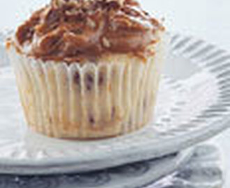 Cranberry Cupcakes with Dulce de Leche Pecan Frosting