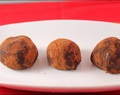 Trufes de xocolata i melmelada de paraguaià, primera proposta de "El Bloc al plat"