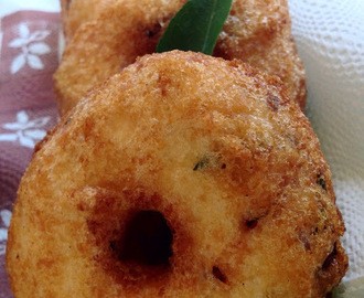 Medu Vada/ Indian Savoury snack made with white Lentil