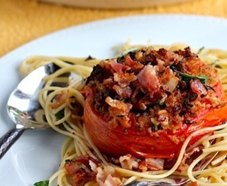 Spaguettini Lucchetti con tomates asados, ajo y tocino