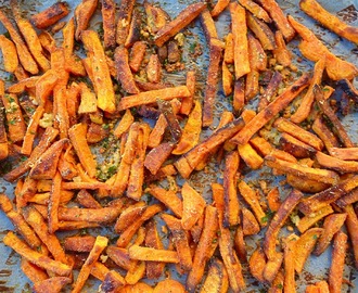 Bastonets de moniatos al forn amb all i parmesà  - Bastoncitos de boniatos al horno con ajo y parmesano