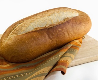 Σπιτικό ψωμί με άνηθο και κουκουνάρι