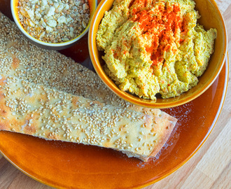 Hummus met wortelen en amandel dukkah