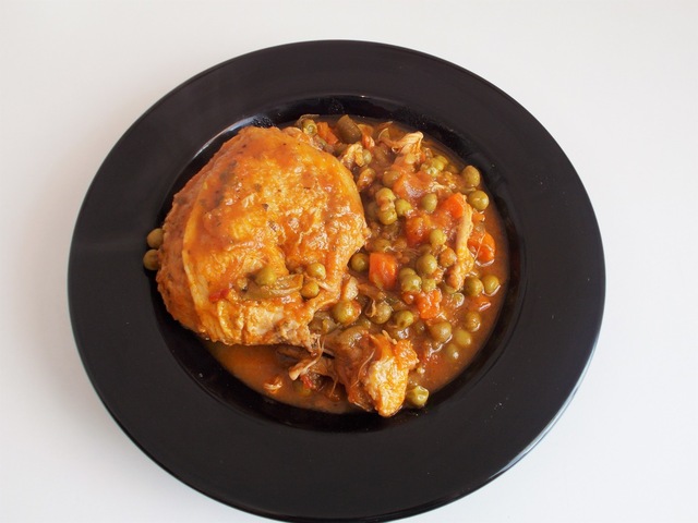 Κοτόπουλο με αρακά και ανάμεικτα λαχανικά Chicken stew with peas and mixed vegetables