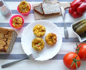 Jajeczne muffinki na śniadanie lub kolację – prosty przepis krok po kroku