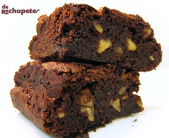 Brownies de chocolate con nueces. Forma clásica y fácil