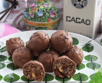 Chokladdoppade chokladbollar med kolagömma