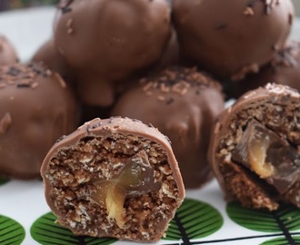 Chokladdoppade chokladbollar med kolagömma