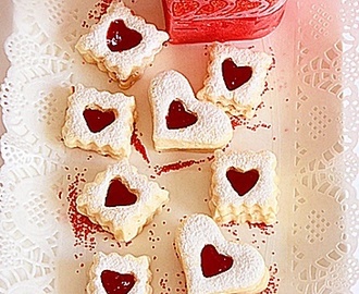 Μπισκοτάκια με γεύση λεμόνι-φράουλα  για την ημέρα των Ερωτευμένων