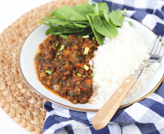 Curry met spinazie en linzen