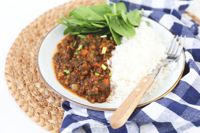 Curry met spinazie en linzen
