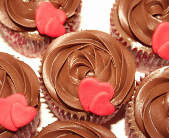 Chocolate chocolateado para unos cupcakes pre - san valentinescos!