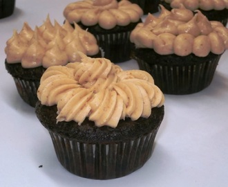 Chocolate cupcakes με Φυστικοβούτυρο.