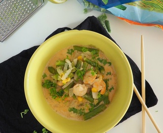 Zupa tajska z krewetkami i fasolą szparagową