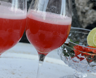 Panik & en läskade rosévin- och jordgubbsdrink