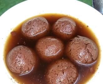 CHOCOLATE RASGULLAS  (CHOCOLAT  FLAVOURED  CHEESE BALL DIPPED IN SUGAR SYRUP )