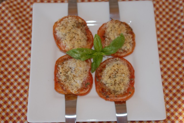 Fredagstapasen; Tomatskiver med parmesanlokk