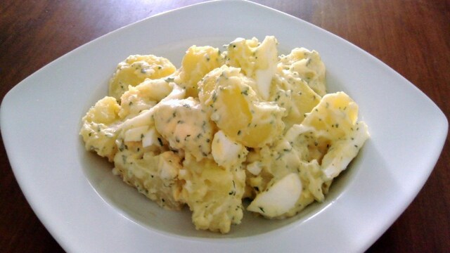 Ensalada de papas y huevo estilo argentino {patata y huevo duro}
