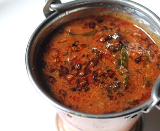 Manathakkali Vathal Kuzhambu Recipe - Black Night Shade Gravy Recipe