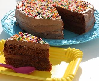 Sjokoladekake med fargerikt strø