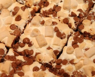 Brownie med marshmallows og sjokolade