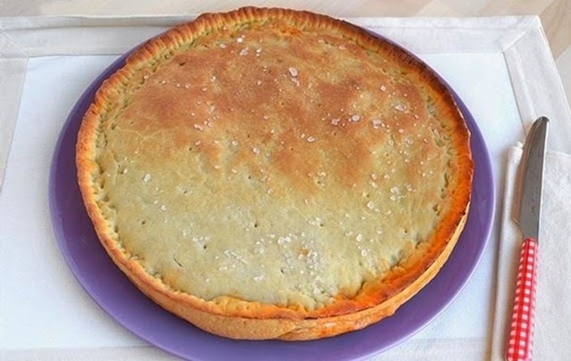 Πίτα με ντομάτα, ζαμπόν και τυρί μοτσαρέλα