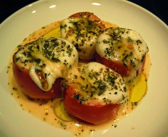 Tomates Rellenos Asados con Mozarella y Camarones