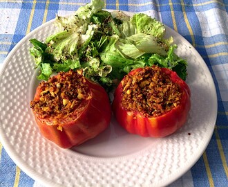 Tomates farcies au deux quinoa et oléagineux