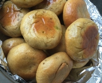Baked And Matar (Pea) stuffed baatis