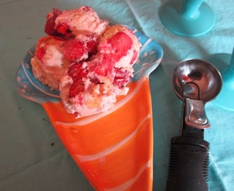 Strawberry cheescake Ice Cream (Helado de frutillas y cheescake)