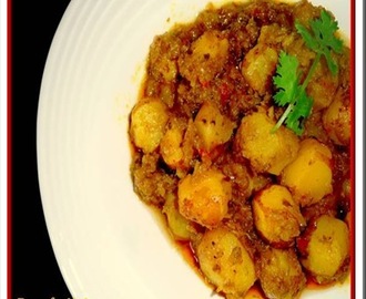Tangy Baby Potatoes in Onion-Cilantro Curry