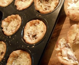 easy dough for pizza cupcakes (εύκολη ζύμη για μικρά πιτσάκια)