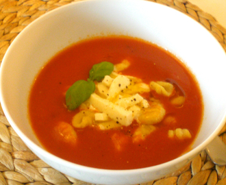 Hjemmelaget tomatsuppe- raskt, enkelt og godt!